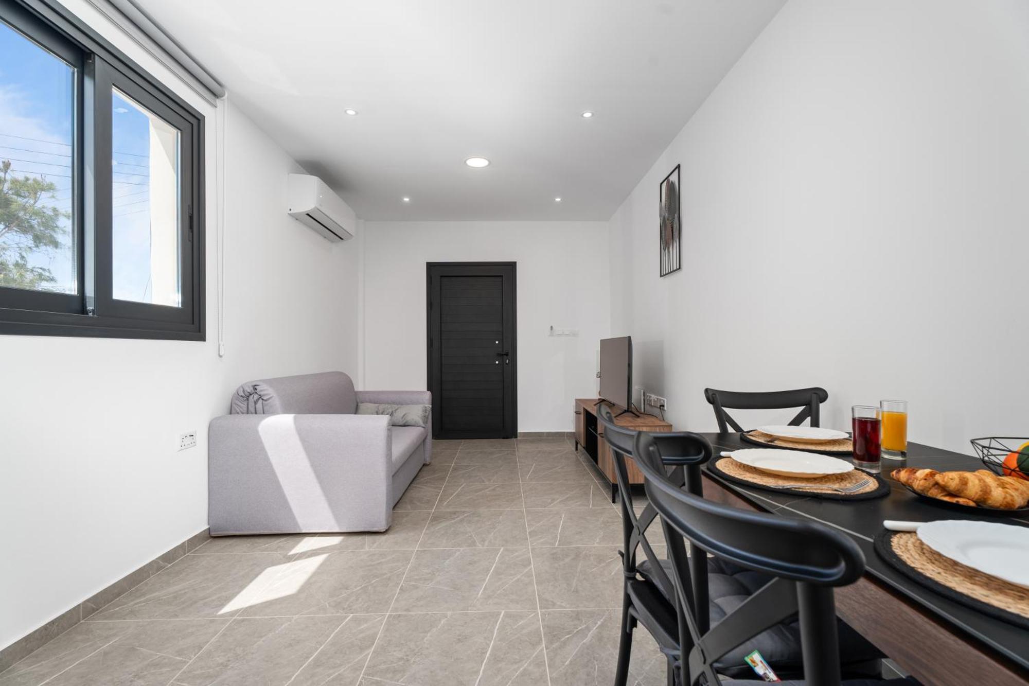 LUXURY 1 & 2 BDR BUNGALOWS 300 METERS FROM SANDY BEACH! | 塞浦路斯，圣纳帕|  季节性价格为€391